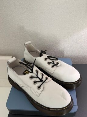 White Platform Oxford Lace-Up Shoes | Women’s Size 8 | Chunky Sole